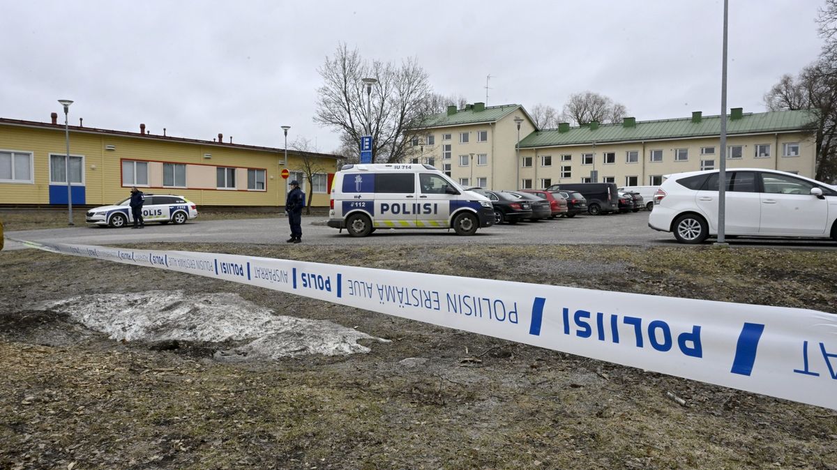 Po střelbě ve finské škole zemřel dvanáctiletý žák. Střelec je stejně starý